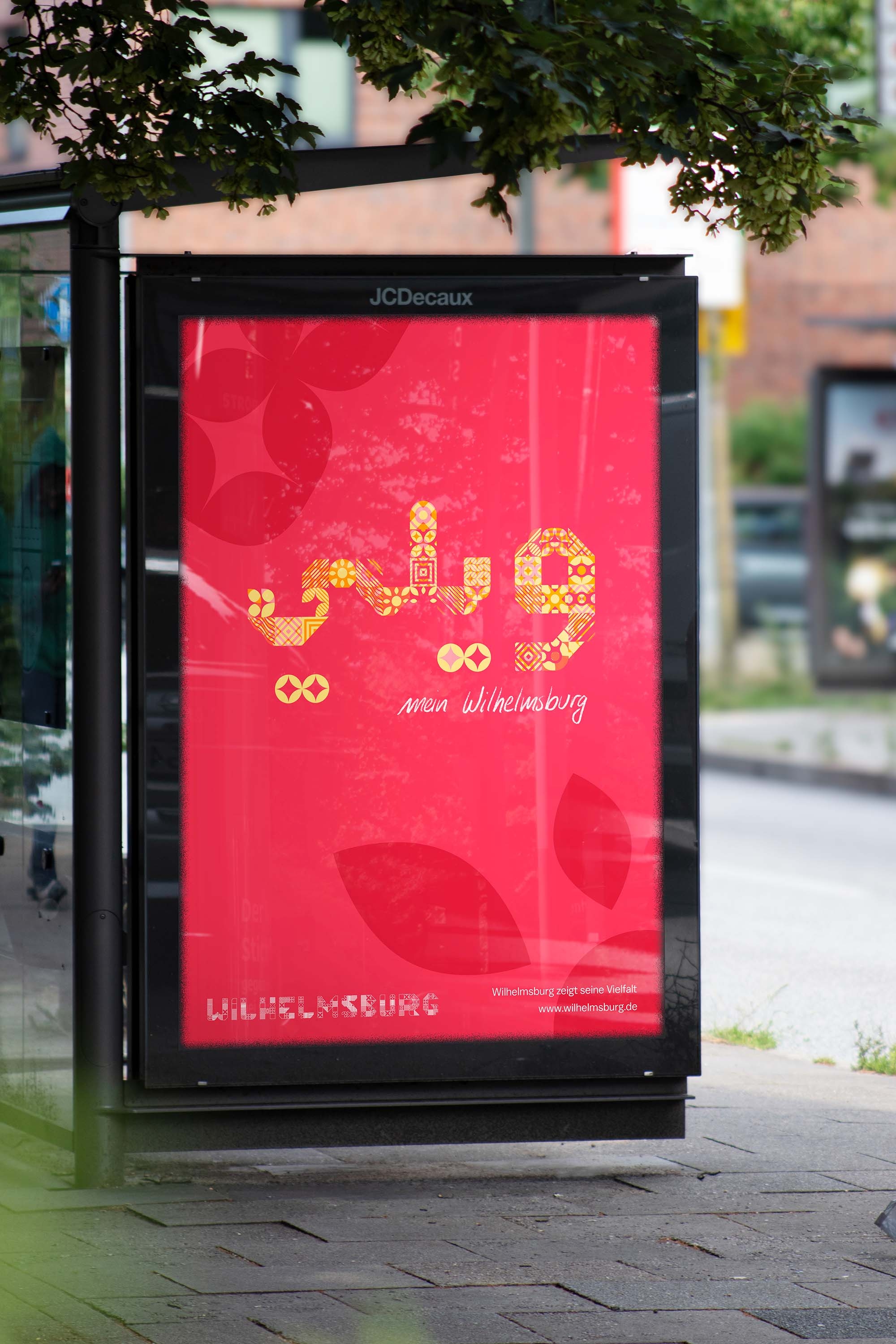Mein wilhelmsburg arabisch poster an bushaltestelle